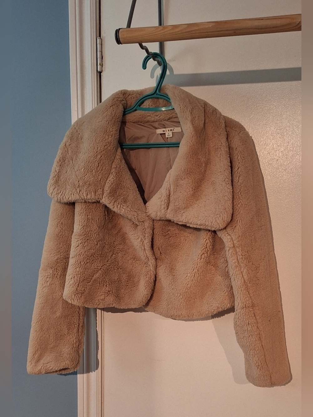 Francesca's Miami faux fur mid-waist jacket Size Small NWOT